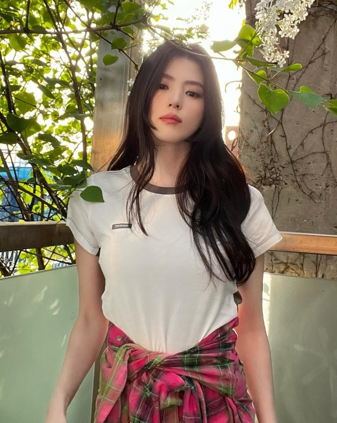 배우 한소희. 사진 | 한소희 채널