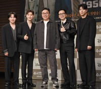 [포토] 포토타임 갖는 ‘수사반장 1958’ 감독과 출연진들