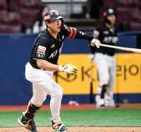 [포토] 황재균, 5회 1점 더 달아나는 적시타