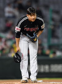 [포토]김성현에게 사과하는 우강훈