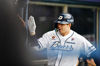 [포토]‘2회말 추격 솔로포’ 김재환