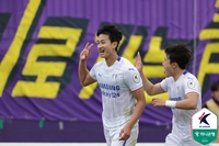앞에선 ‘1골1도움’ 김현, 뒤에선 ‘유효슛 11회 선방’ 양형모가 지배한 지지대 더비[현장리뷰]