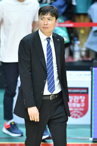 벼랑 끝 KT 송영진 감독 “에릭 최대한 투입, 창원 가자고 했다” [SS PO브리핑]