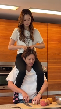 세븐 상남자였네. 이다해 목말 태우고도 요리 거뜬. 달달한 2년차 부부