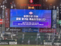 SSG-롯데, 폭우에 5회초 경기 취소 결정 [SS사직in]