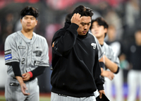 [포토] 류현진 ‘오늘 패배는 내일 갚아주마’