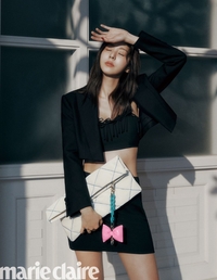 ‘효심이’ 찢고나온 유이, 비율 깡패 모델 포스