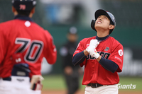 “들뜨지 않으려고 노력 중” 더블헤더 경기서 하루 3개 홈런 몰아친 롯데 황성빈의 각오 [SS스타]