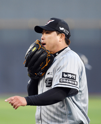 [포토]한화 류현진, 1회는 무사히!