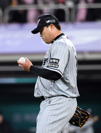 [포토]한화 류현진, 연이은 실점에...