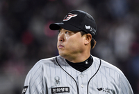 [포토]한화 류현진, 경기 안 풀리네...