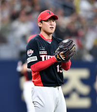 [포토] ‘7회말 투수강습 병살로 연결’ 윤영철