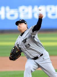 [포토]한화 류현진, 힘차게!
