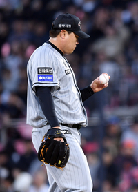 [포토]강백호에게 역전 허용한 류현진