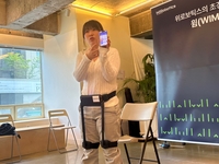 노화·장애 후유증 탈출…위로보틱스 ‘윔’, 로봇과 함께 걷기운동으로 젊음 되찾는다[SS현장]