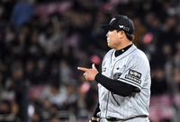 [포토]4회말에도 위기를 맞은 한화 류현진