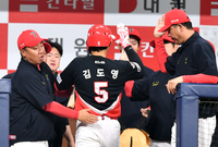 [포토]대단한 도영이! ‘KBO최초 월간 10홈런-10도루’ 달성 김도영