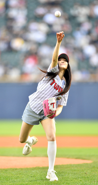 [포토]‘LG승리를 빌며’ 비비업 현희