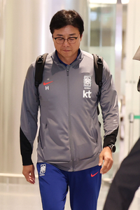 ‘책임 통감’ 전적으로 고개 숙인 황선홍 감독이 발끈한 두 지점, 방심 지적과 A대표 사령탑 면접설[SS현장]