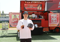 “주변에서 더 고생” 홈런 신기록 최정, 선수단·프런트에 직접 선물→‘469호’까지 쾅! [SS시선집중]