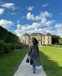 사실상 교제 인정? 리사, 재벌 연인과 프랑스 미술관 데이트 목격담 ‘솔솔’