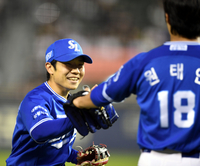 [포토] 김지찬 ‘호수비로 원태인에 웃음 선물’