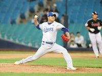 ‘종아리 부상’ 김태훈 말소→1군 동행하며 체크…백정현은 재검 후 상태 체크 [SS메디컬체크]