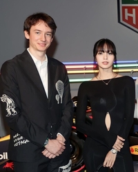 블랙핑크 리사, 루이비통 2세와 시계 브랜드 행사서도 포착…사실상 열애?