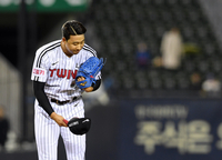 [포토]이지영을 향해 사과하는 정우영