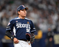 [포토]‘8회말 책임진’ 이영하