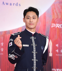 [포토] 이도현 ‘공군 제복 입고 시상식 참석’