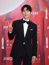 [포토] 송중기 ‘브이’