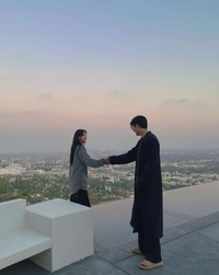 한예슬 ♥가득 첫 부부샷 “축복 속에 벅찬 날들” 연애도 결혼도 쏘 러블리