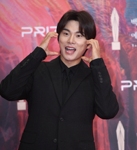 [포토] 이이경 ‘미소 가득한 볼하트’