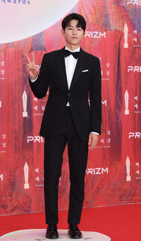 [포토] 송중기 ‘국민포즈, 브이’