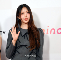 뉴진스 혜인, 발등 미세골절 진단 “컴백 활동 불참 결정”