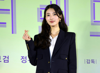 [포토] 수지 ‘사랑스런 미소의 하트’