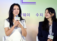 [포토] 인사말하는 ‘원더랜드’ 탕웨이