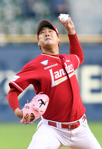 [포토]시즌 4승 노리는 SSG 선발 김광현