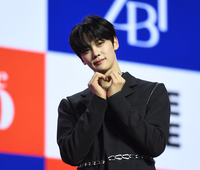 [포토] 제로베이스원 김규빈 ‘깜찍한 하트’