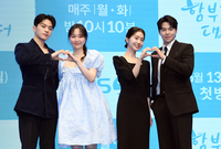 [포토]‘함부로 대해줘’의 주연들, 함께 하트!