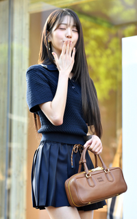 [포토]장원영 ‘손키스로 작별’