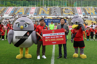 수국전형두축구장학재단 한청수 상임대표, 경남FC유소년재단 후원