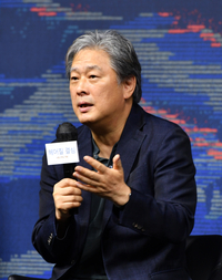 박찬욱 감독, ‘삼식이 삼촌’ 송강호 극찬…“송강호 연기의 절정이자 종합”