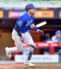 [포토]‘3회초 안타출루’ 이병헌