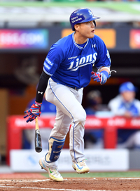 [포토]‘3회초 안타출루’ 이병헌