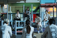지질한 류준열과 섹시한 천우희…계급 투쟁 다룬 우화 ‘더 에이트 쇼’ [SS리뷰]