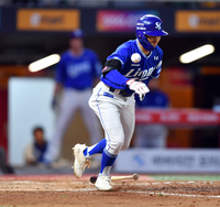 ‘논란의 장면’ 기습번트 타구 맞는 김지찬