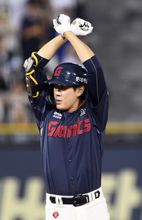 ‘지불문’ 김혜수, 황금빛 명패 공개… “불륜보다 더 센 소동극이 온다”