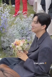 ‘송지은♥’ 박위, 김기리가 던진 부케 받고 미소..행복한 예비신랑